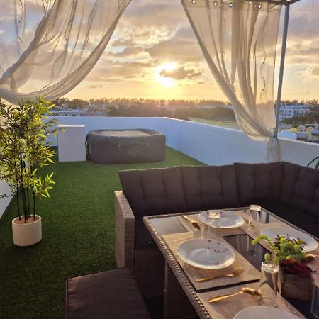 Skyview Apartment- Rooftop Penthouse With Sunset & Sea Views Flic-en-Flacq Εξωτερικό φωτογραφία