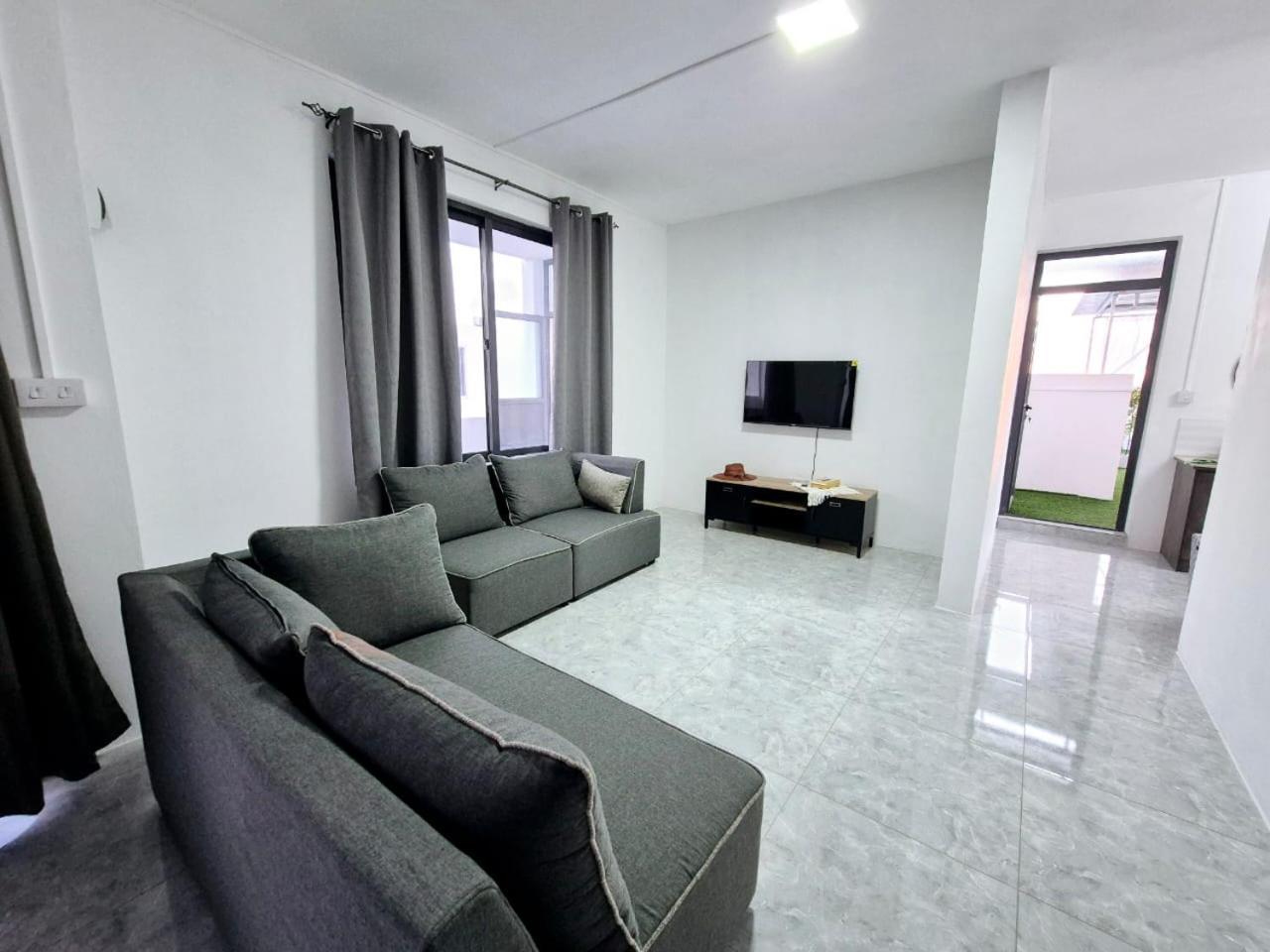 Skyview Apartment- Rooftop Penthouse With Sunset & Sea Views Flic-en-Flacq Εξωτερικό φωτογραφία