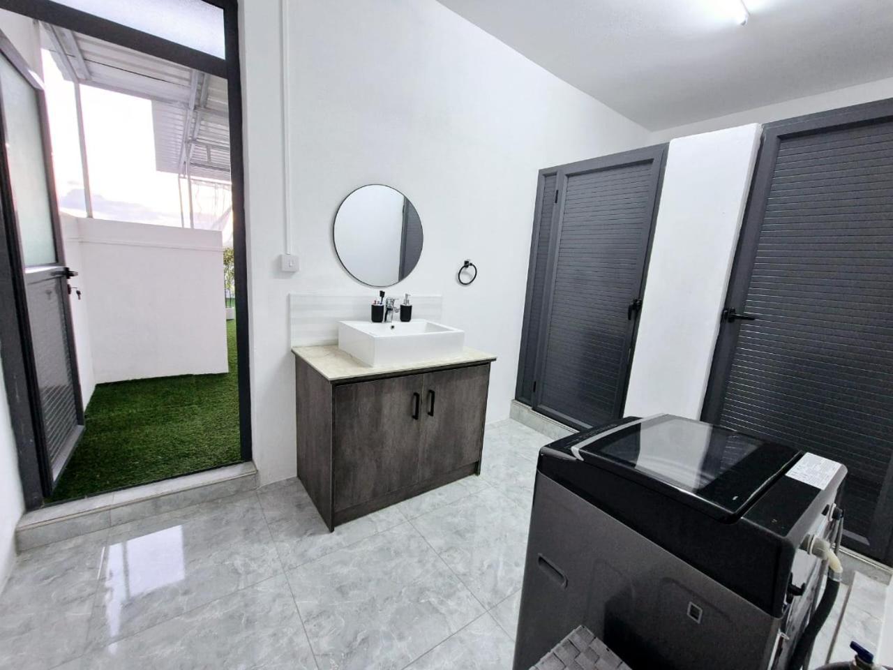 Skyview Apartment- Rooftop Penthouse With Sunset & Sea Views Flic-en-Flacq Εξωτερικό φωτογραφία