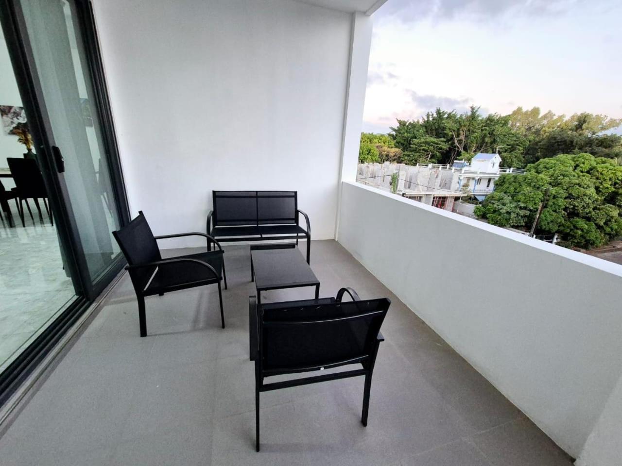 Skyview Apartment- Rooftop Penthouse With Sunset & Sea Views Flic-en-Flacq Εξωτερικό φωτογραφία
