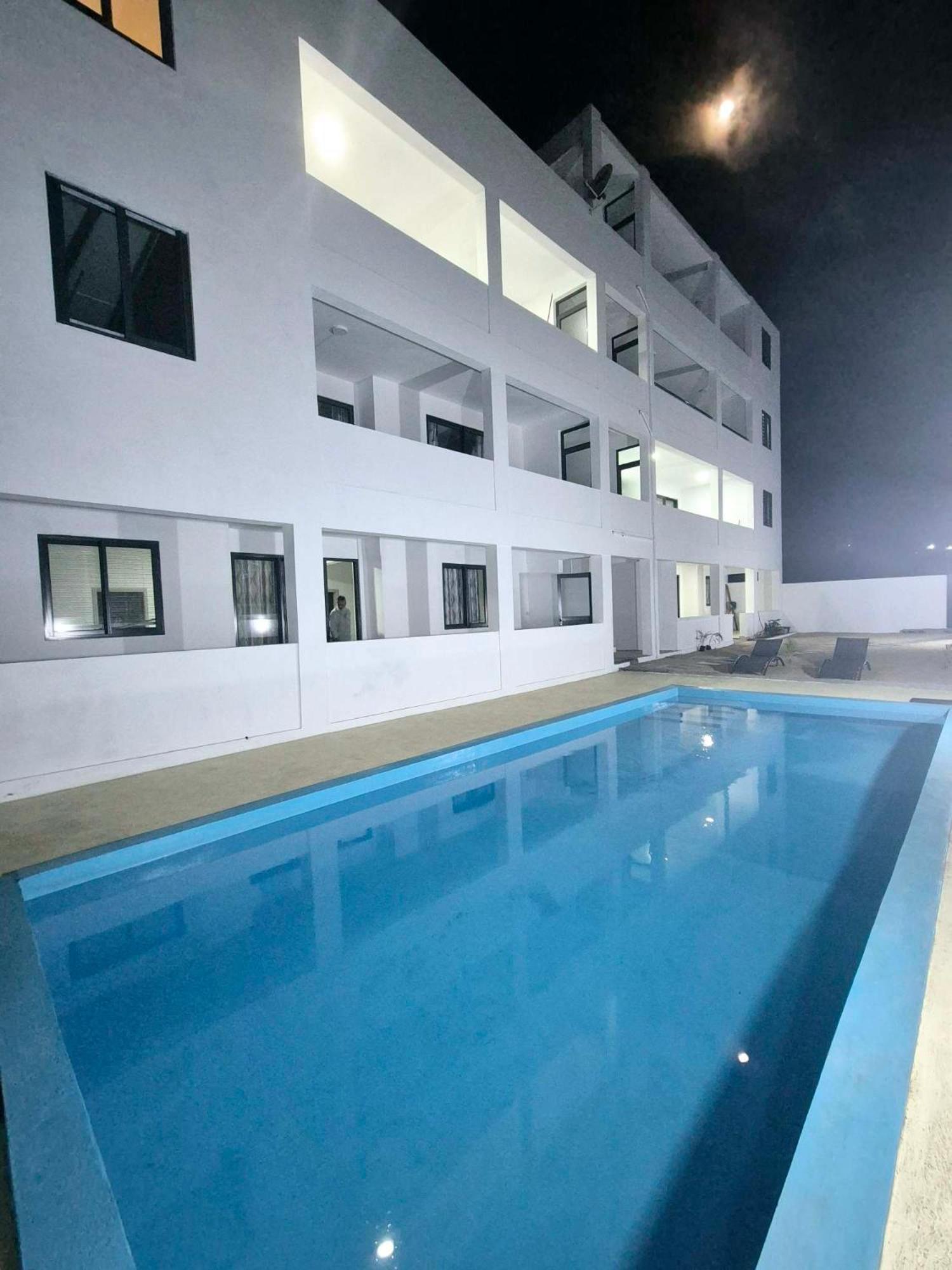 Skyview Apartment- Rooftop Penthouse With Sunset & Sea Views Flic-en-Flacq Εξωτερικό φωτογραφία