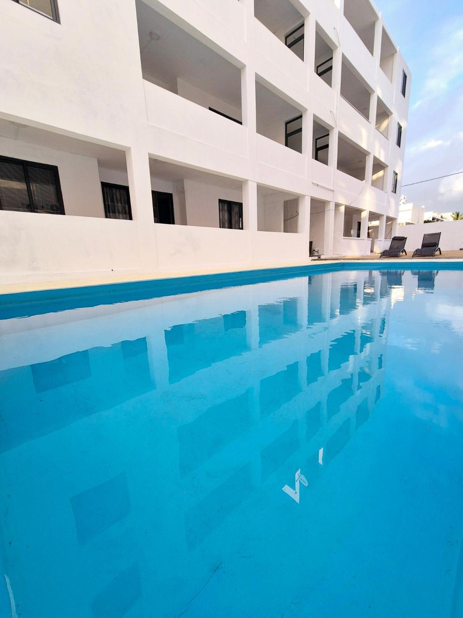 Skyview Apartment- Rooftop Penthouse With Sunset & Sea Views Flic-en-Flacq Εξωτερικό φωτογραφία