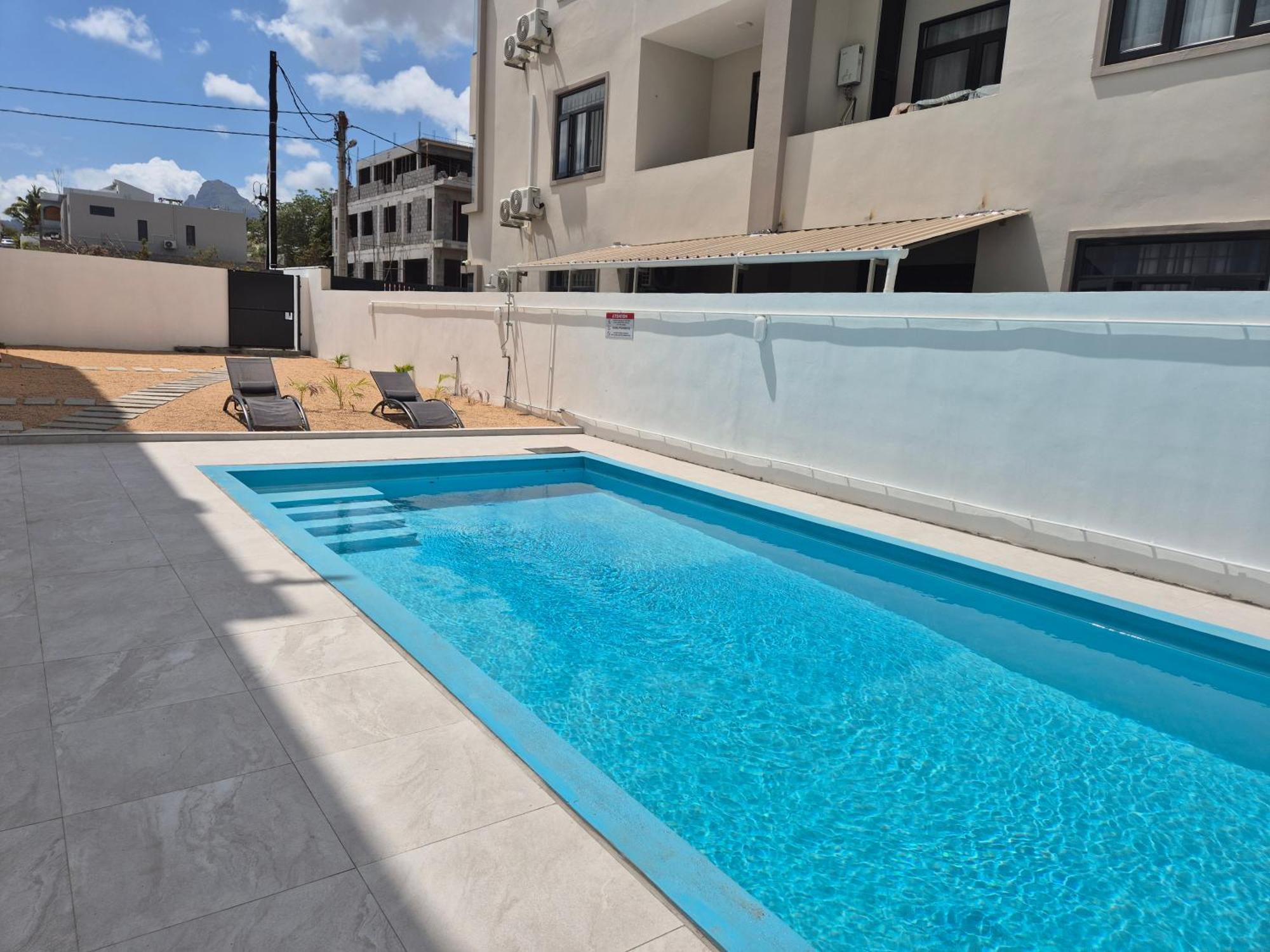 Skyview Apartment- Rooftop Penthouse With Sunset & Sea Views Flic-en-Flacq Εξωτερικό φωτογραφία
