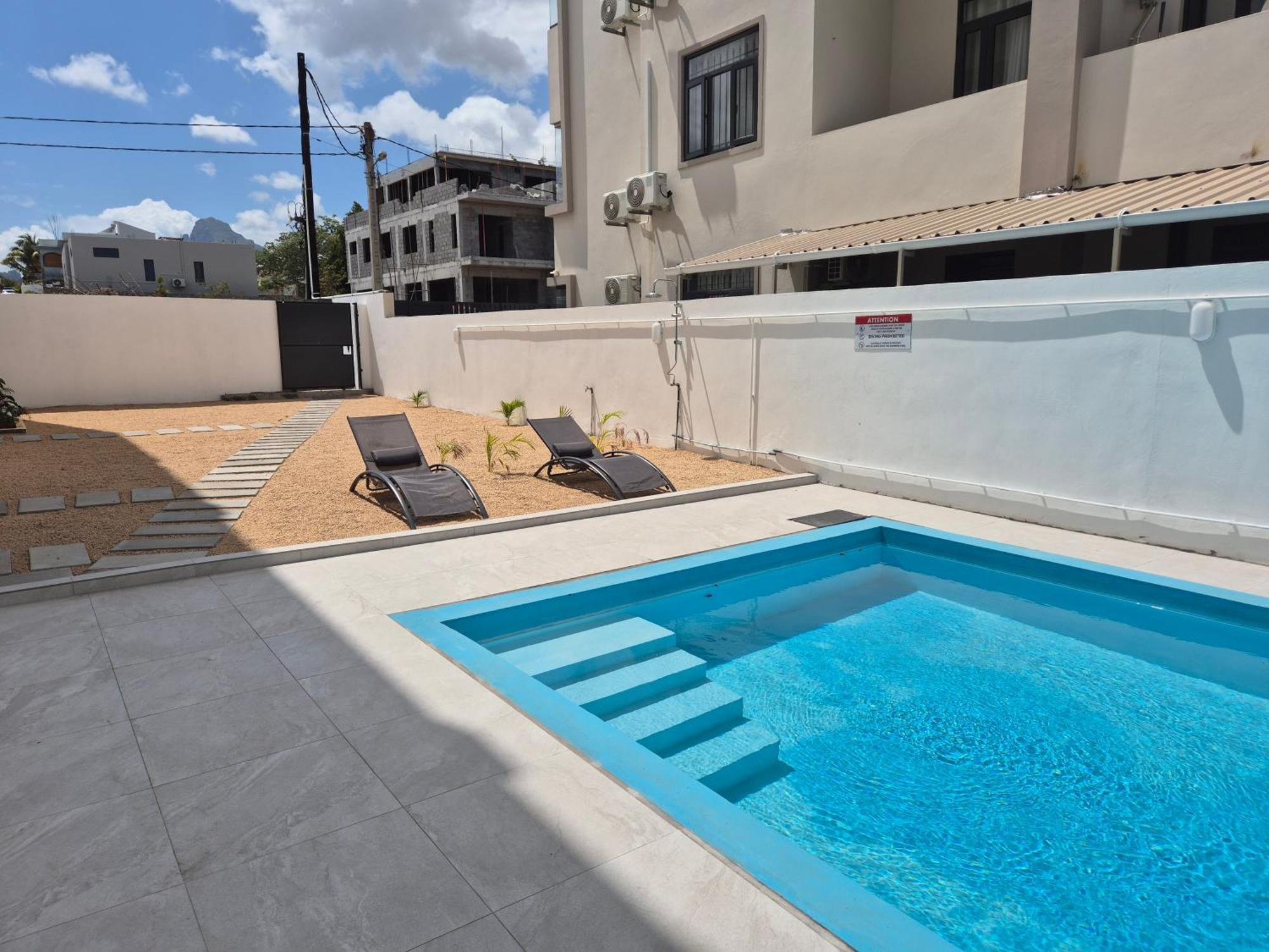 Skyview Apartment- Rooftop Penthouse With Sunset & Sea Views Flic-en-Flacq Εξωτερικό φωτογραφία